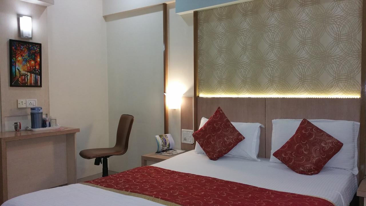Hotel Panchratna Panvel Extérieur photo