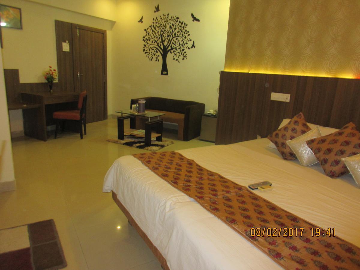 Hotel Panchratna Panvel Extérieur photo