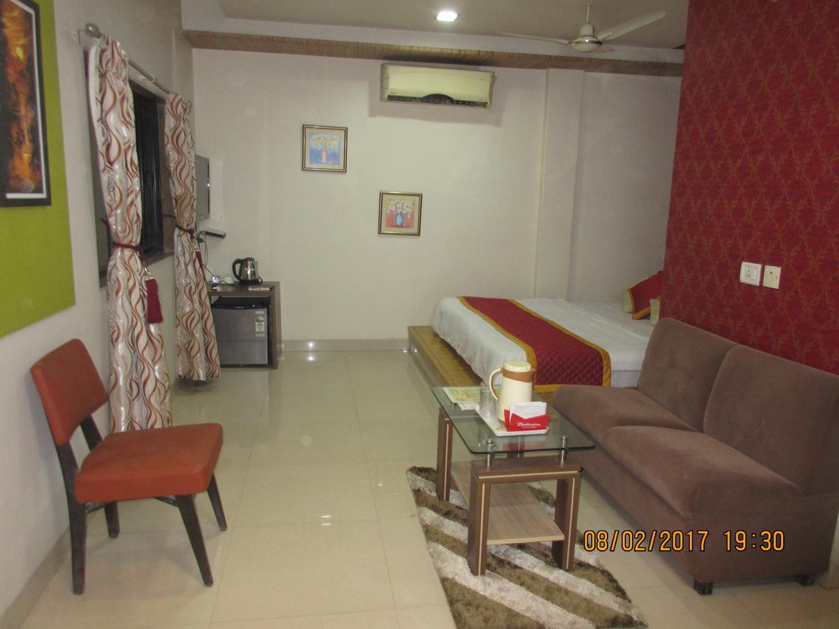 Hotel Panchratna Panvel Extérieur photo