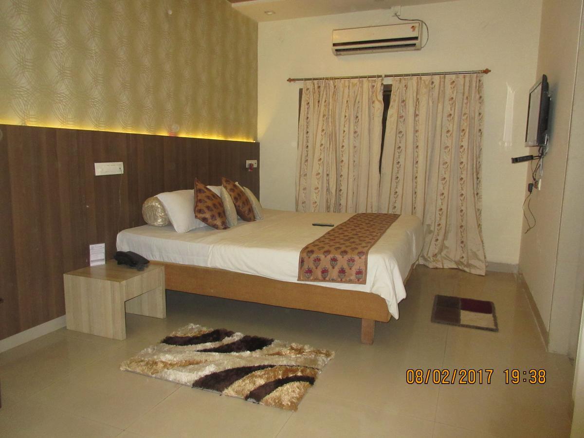 Hotel Panchratna Panvel Extérieur photo