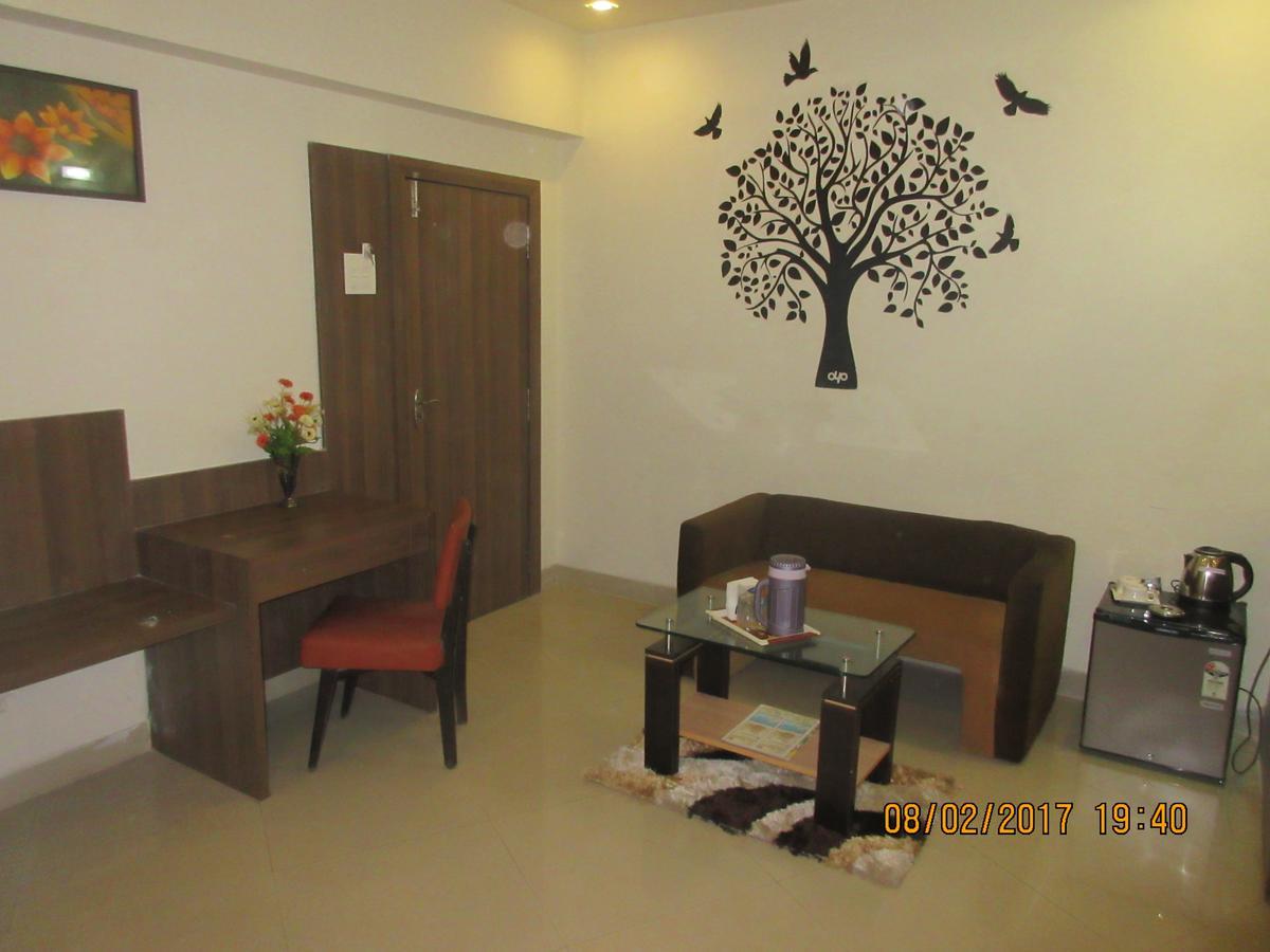 Hotel Panchratna Panvel Extérieur photo