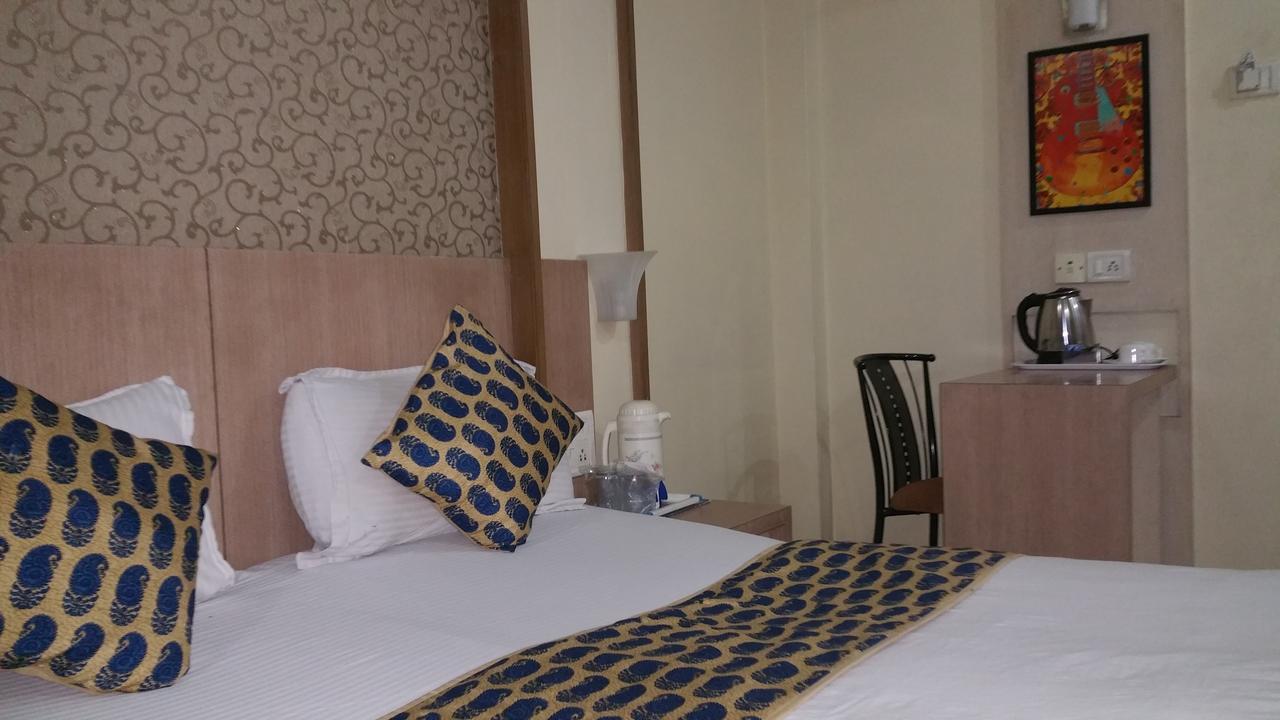 Hotel Panchratna Panvel Extérieur photo