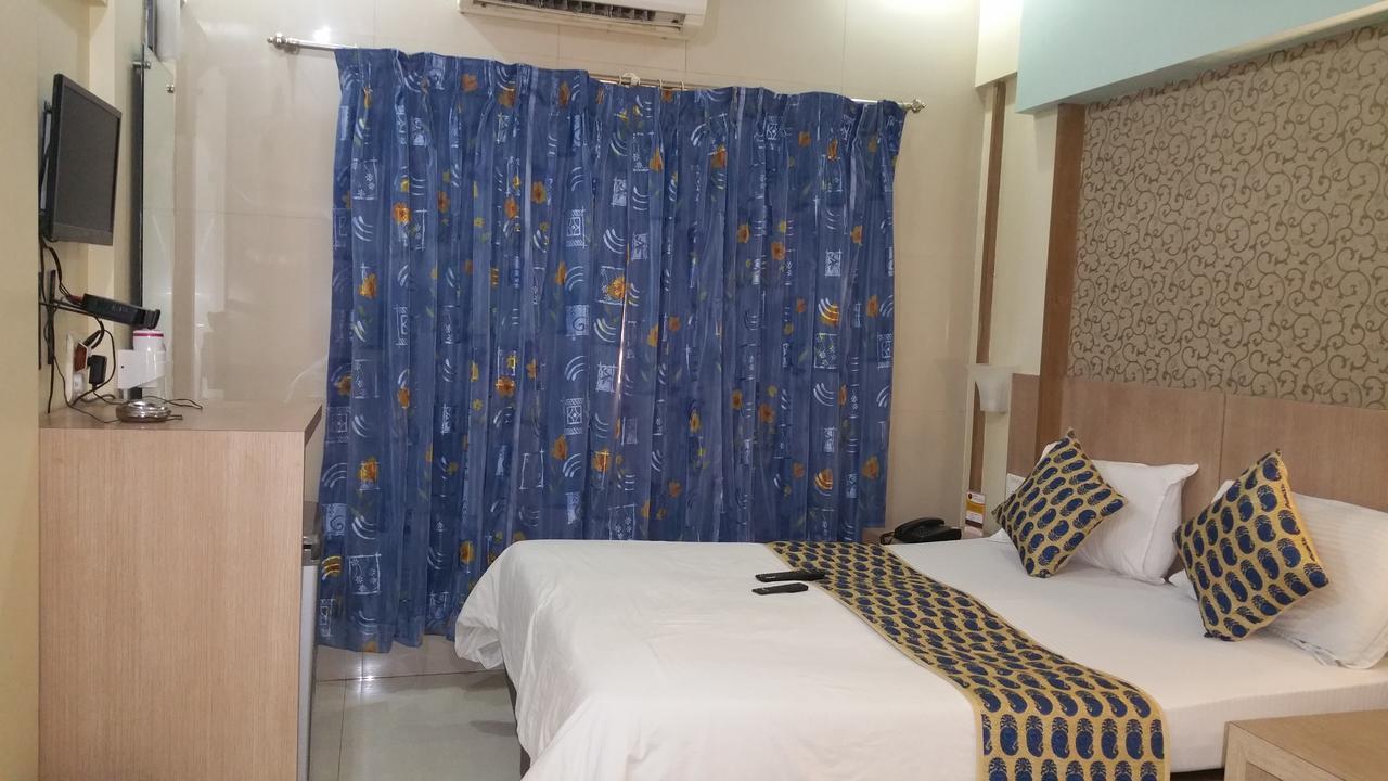 Hotel Panchratna Panvel Extérieur photo